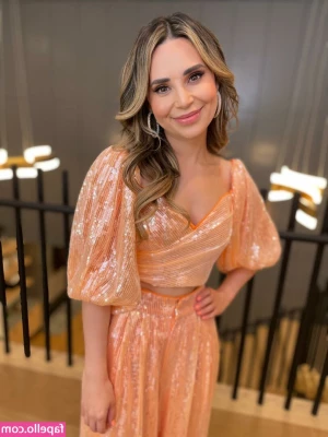 Rosanna Pansino [ rosanna-pansino ] - We're so close babes! Join in for a chance to win a custom video!