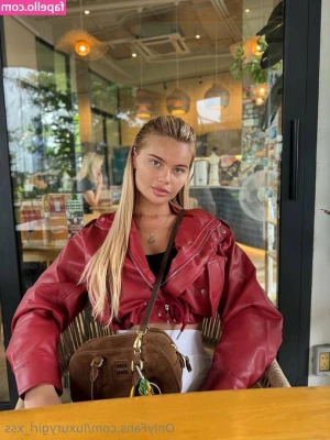 luxurygirl_xss [ luxurygirl-xss-1 ] - Sexy met Ferrari
