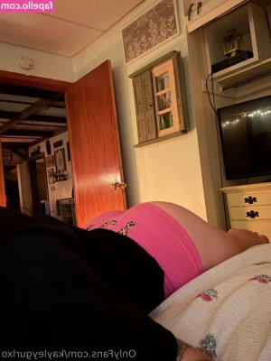 KayleyGurlXo - How about a nice blowjob babe Tip $6 for full video