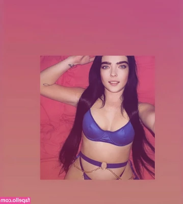 Vickey_louise4 [ vickey-louise4 ] - me in my room while my family chats after dinner lol 😆