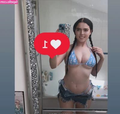 Vickey_louise4 [ vickey-louise4 ] - 4 vids With my friend Roberto 🔥🔥🔥  @ggboyfeet