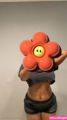 prettyblackteen - Making custom content tonight - DM me so I can make you cum 💗💖