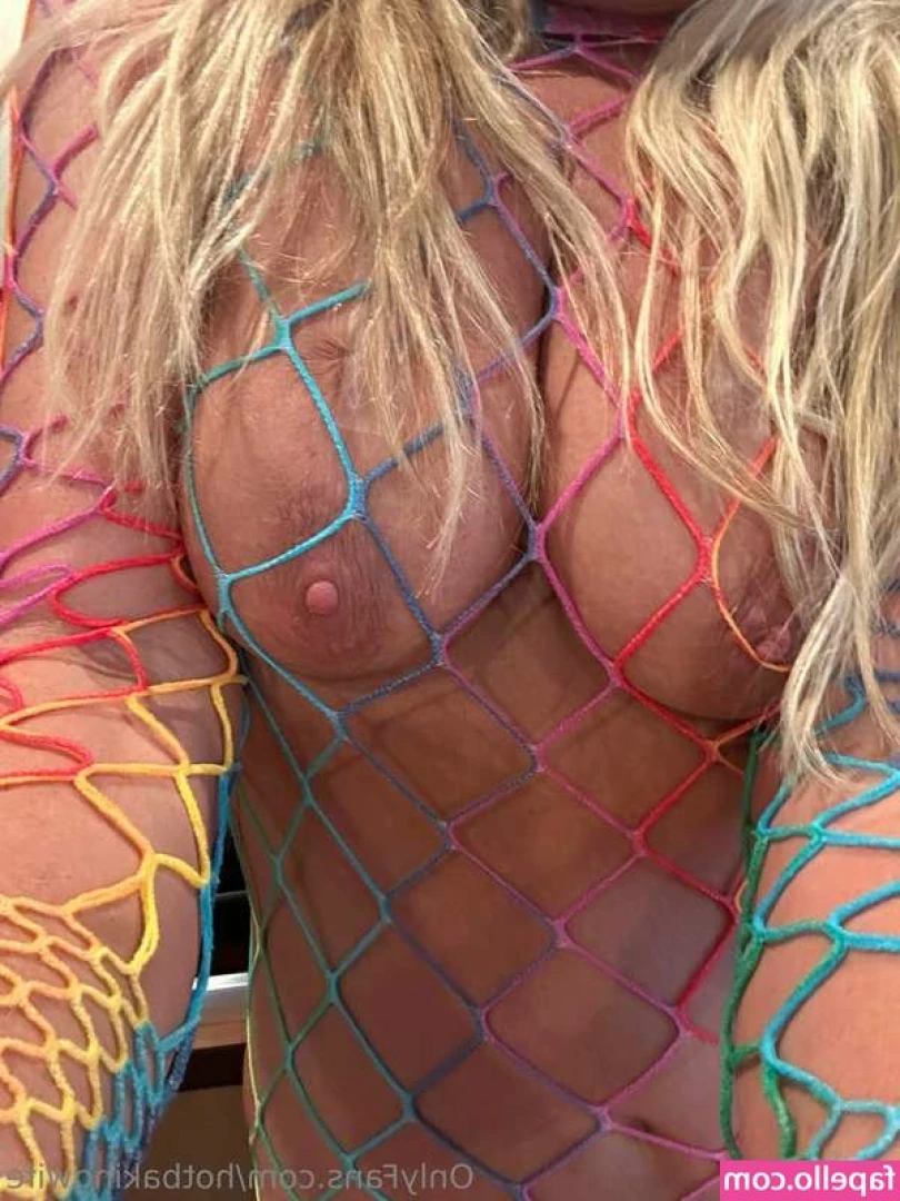 hotbakingwife - Wanna know how my pussu tastes like? 💦 Quer saber qual o gosto da