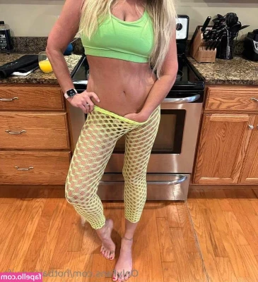 hotbakingwife - surprise