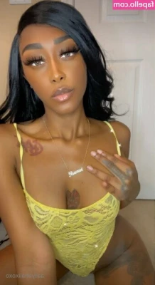freeaaliyahh - What do you think of my pose?