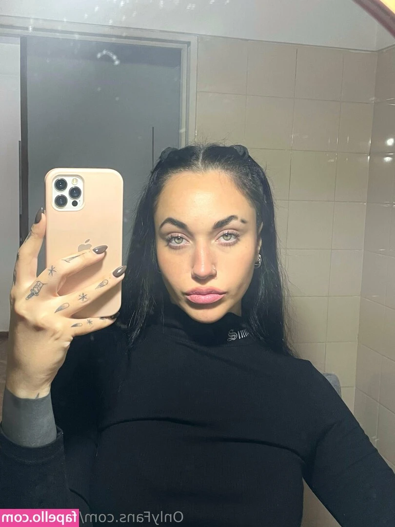 sofiiaflores - This might be my favorite pic set.