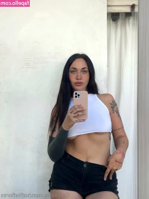 sofiiaflores - Check those dms 😉