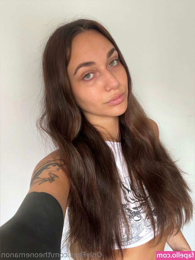 sofiiaflores - I feel prettier when my arms are in the air   🌸