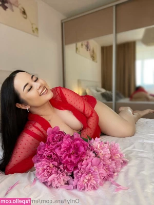 emalia.lorena [ emalia-lorena-1 ] - from the Christmas video