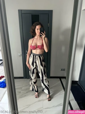 laura.curls [ laura-curls ] - I was extra horny on this one, love to be fucked on this face down