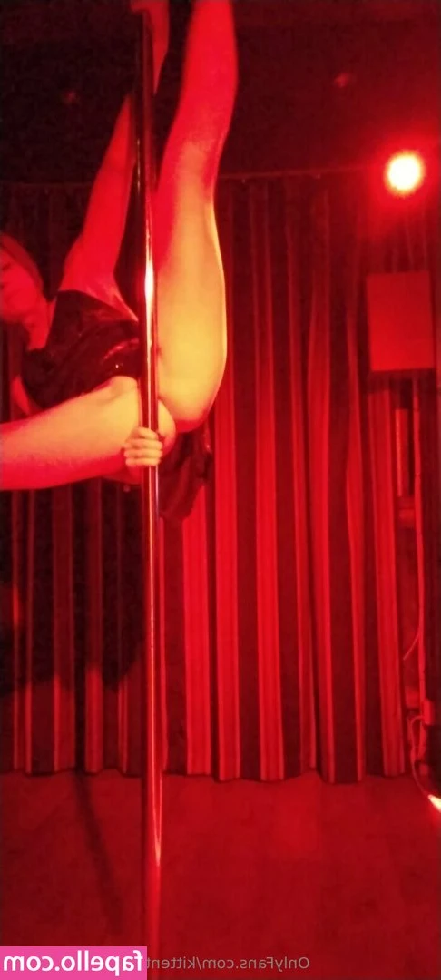 kittenthelollypopmurder - would u let me gag on that cock babe? 🤤