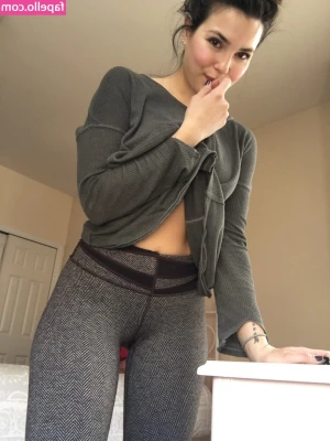 Miss_Moonpixie [ miss-moonpixie ] - Have you seen this ? Dm me if you want this strip tease in your DMs