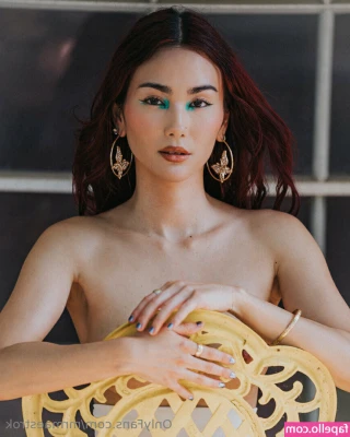 Scarlettemoon - 𝕊𝕙𝕖 𝕒𝕔𝕥𝕤 𝕝𝕚𝕜𝕖