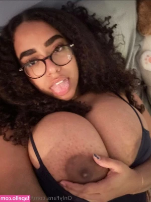 tesssabearrr - Who s up