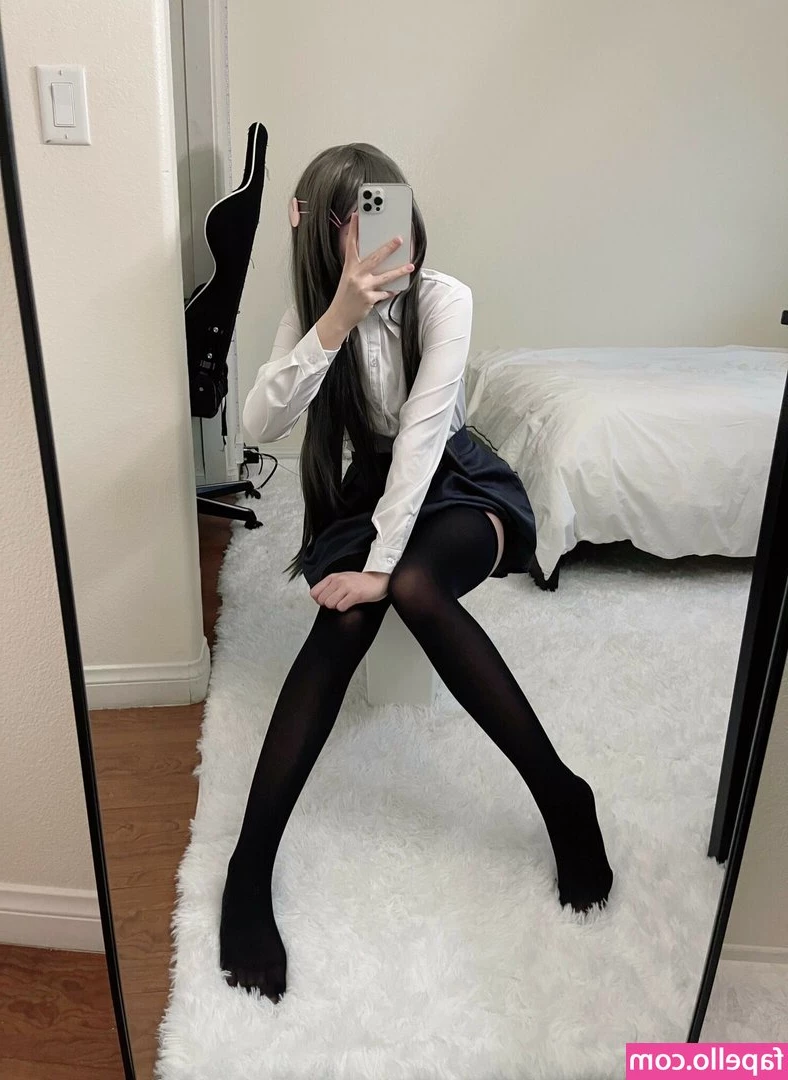 Strwbrryspit - It’s getting too cold to walk around naked in socks 🤣