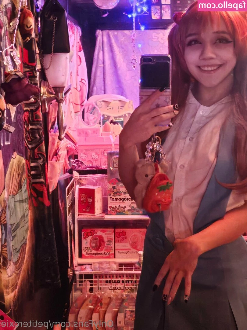 petiteroxie - Hey so Onlyfans does not allow me to do anything extremely lewd