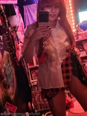 petiteroxie - 😘 anyone up for a little live later?