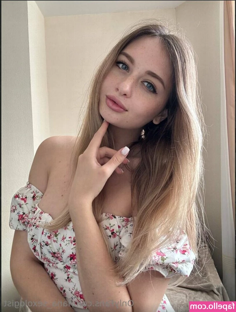 lana_sexologist [ lana-sexologist ] - Flopping it out