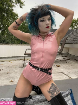 bidaily666free - Hot to trot!