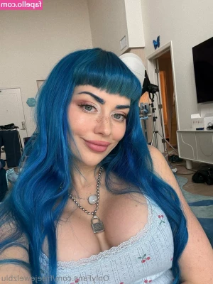 freejewelzblu [ freejewelzblu-1 ] - Just hanging... Come message me💦
