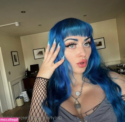 freejewelzblu [ freejewelzblu-1 ] - How much of this 12 inch cock can I fit   2 videos
