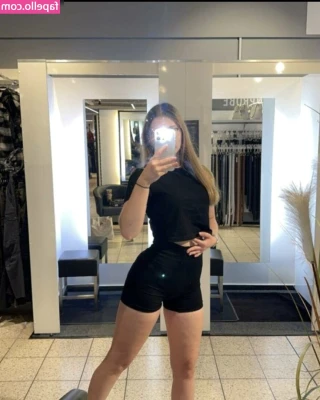 emma.em [ emma-em ] - SPEND THE DAY FOLLOWING WHAT I AM GETTING UP TO 😘 SOMETHING A