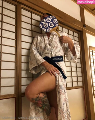 meamidori - I like to see your dick bursting out like this. 🥵