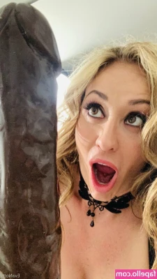 evabnotty - I really wish I had taken this without the panties 😂