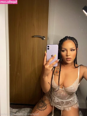 latieshajonesfree - Can you hold me? 🐻