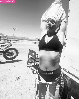 sherylhunter505 - One more beautiful FULL FRONTAL... 🍆🍆🍆 in a beautiful nature