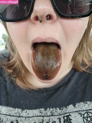 blemishedbeauty - I need my dick sucked daily boys 😎😁