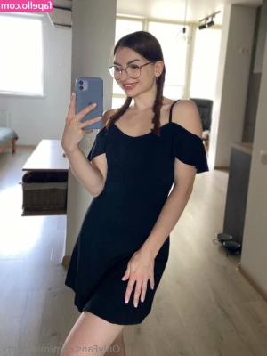 miamontyy - Answering all messages right now , leaving voice messages