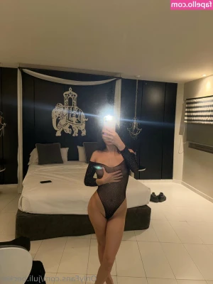 juli.becker [ juli-becker ] - Good afternoon my loves ; I will be online tonight answering all my