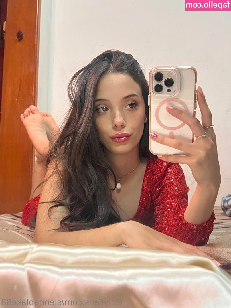 siennablake88 - I don't care whether you have a foot fetish or not! Get down on your