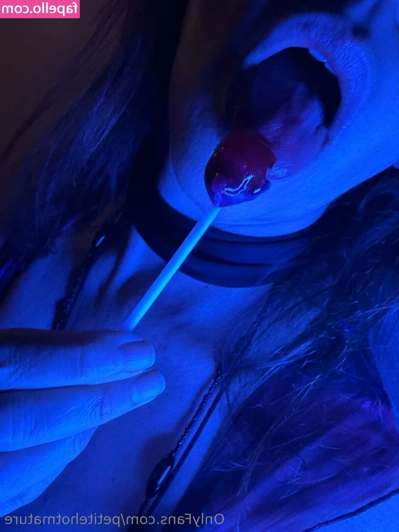 petitehotmaturefree - Does a tight thong protect my anus?🤭👌 Would you like to push my
