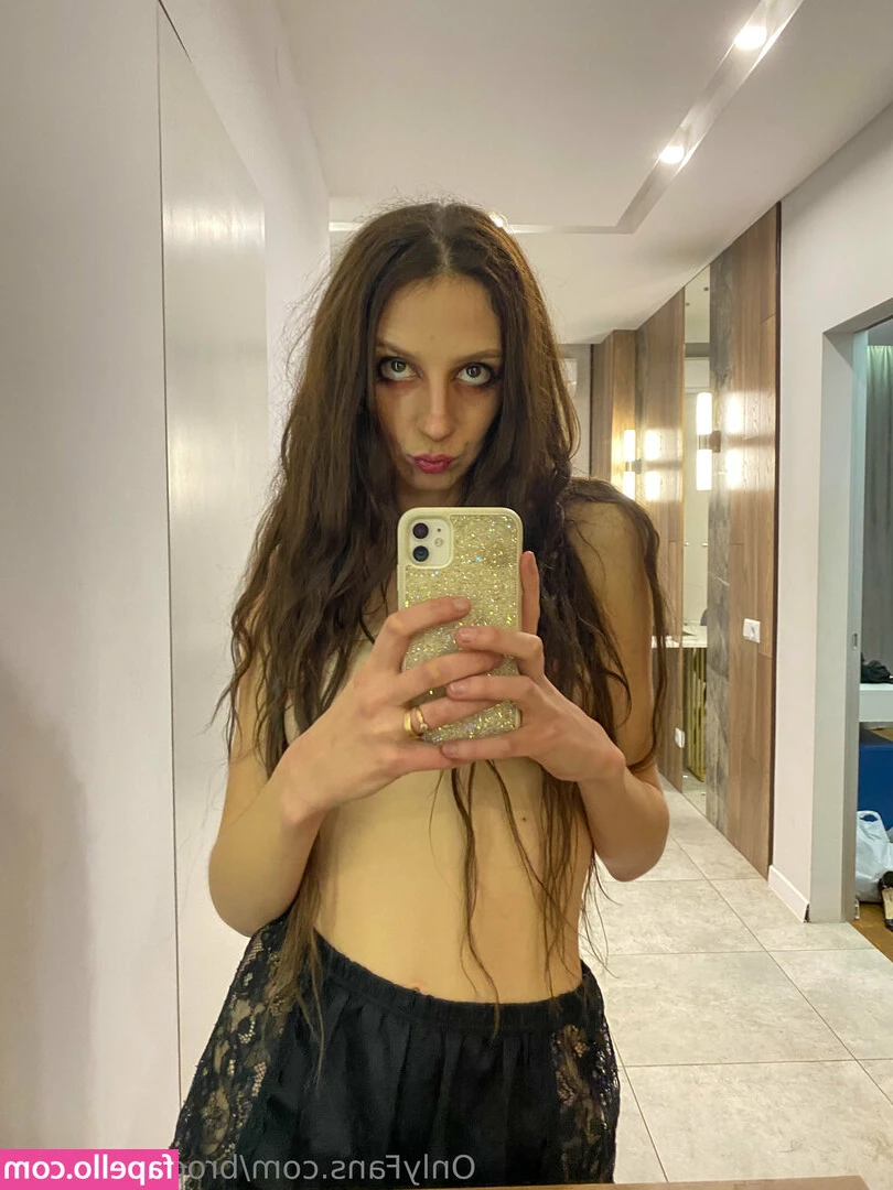 brooke_haiden [ brooke-haiden ] - It’s a tight squeeze 😅💦💦😈
