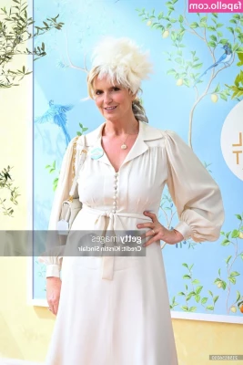 Penny Lancaster [ penny-lancaster ] - Have a bit of chub for the day babes