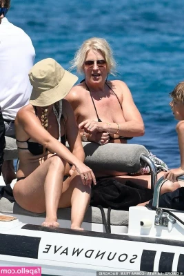 Penny Lancaster [ penny-lancaster ] - Good morning (: my room is so messy