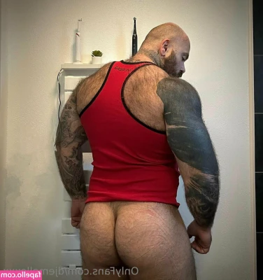 djemelloxxx [ djemelloxxx-1 ] - Do i make you horny with my clothes on 😏?