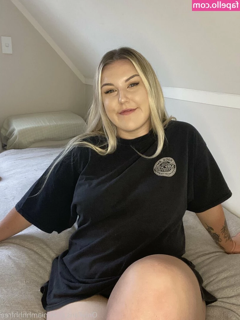 niamhhhhfree - 😈 Can you imagine me twerking on your lap? I bet these moves will