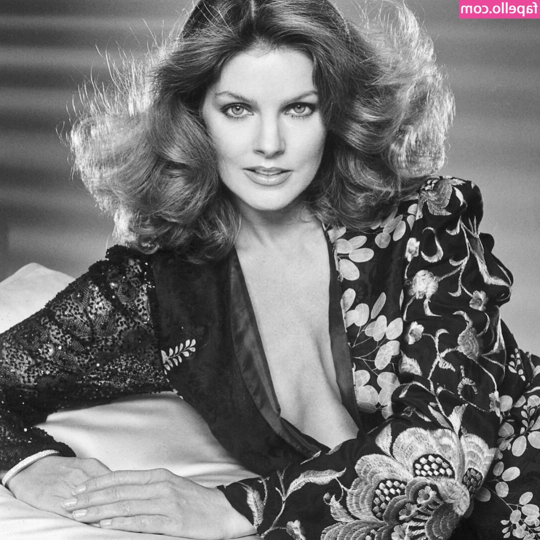 Priscilla Presley [ priscilla-presley ] - Klatka piersiowa po 13 miesiącach brania hormonów 😳 Jedno z