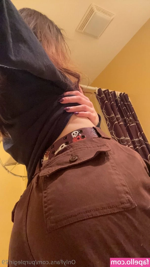 purplegirl29 - Belly is a great Mango holder 😂