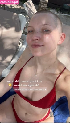 Ajsa Selimovic [ ajsa-selimovic ] - There's a lot of things I can't do, but I definitely can shake my ass.