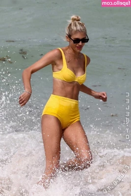 Devon Windsor [ devon-windsor-1 ] - my first time EVER stretching out my tiny asshole for this