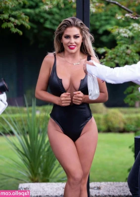 Bianca Gascoigne [ bianca-gascoigne ] - I look so good it makes you stupid.  You can't think but you can