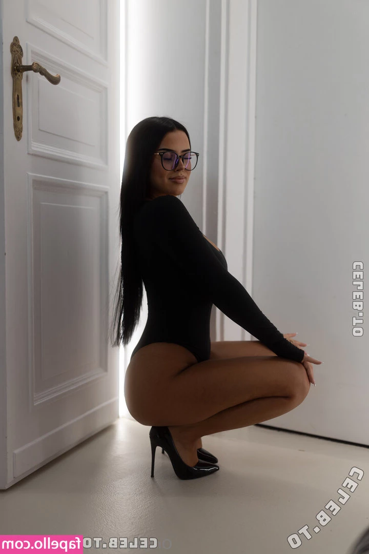 Romy Luisa [ romy-luisa-11 ] - Check your dms