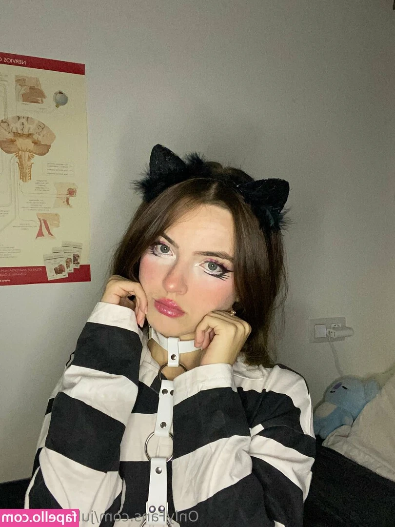 juliagaming - Coffee is a great way to wake up in the morning but I think an orgasm