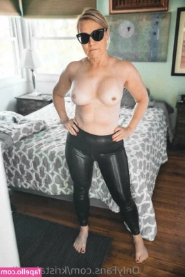 kristakrealtor - Boobie playing