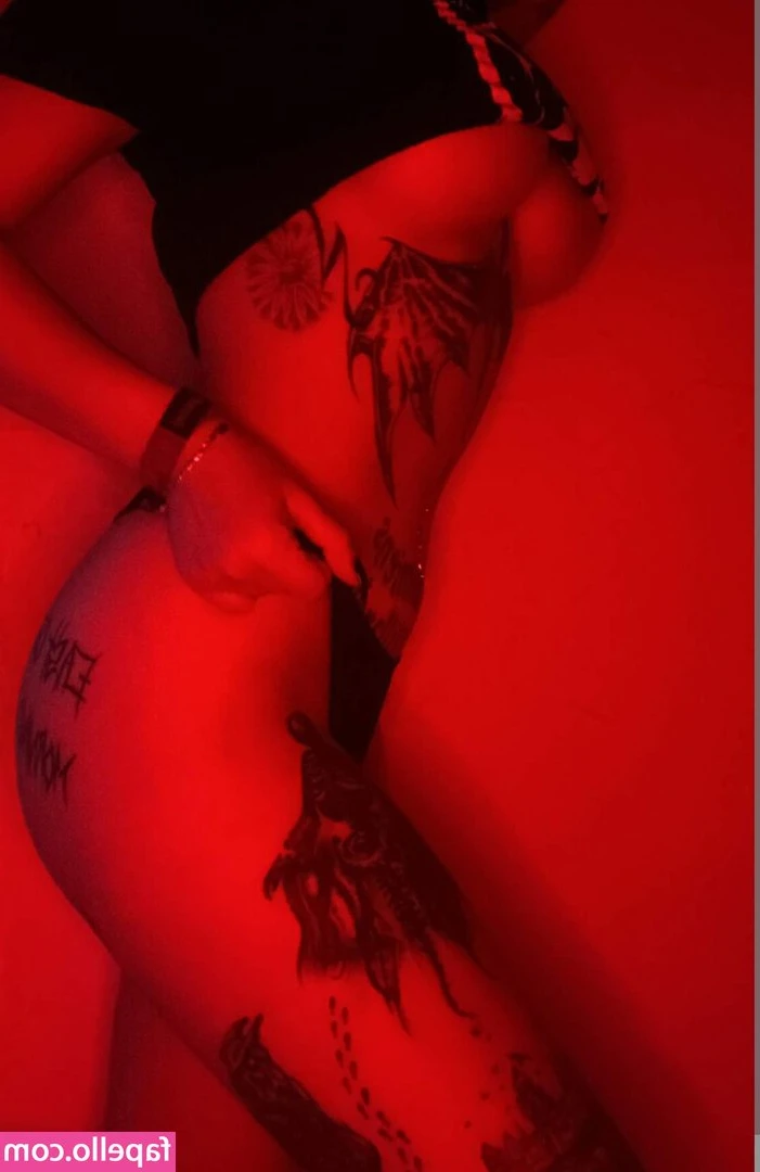 redheadsdoitbetter_x [ redheadsdoitbetter-x ] - Come take a dip?