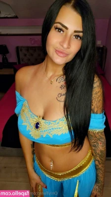 melissa_hottt_free [ melissa-hottt-free ] - Are you enjoying the reflection ?